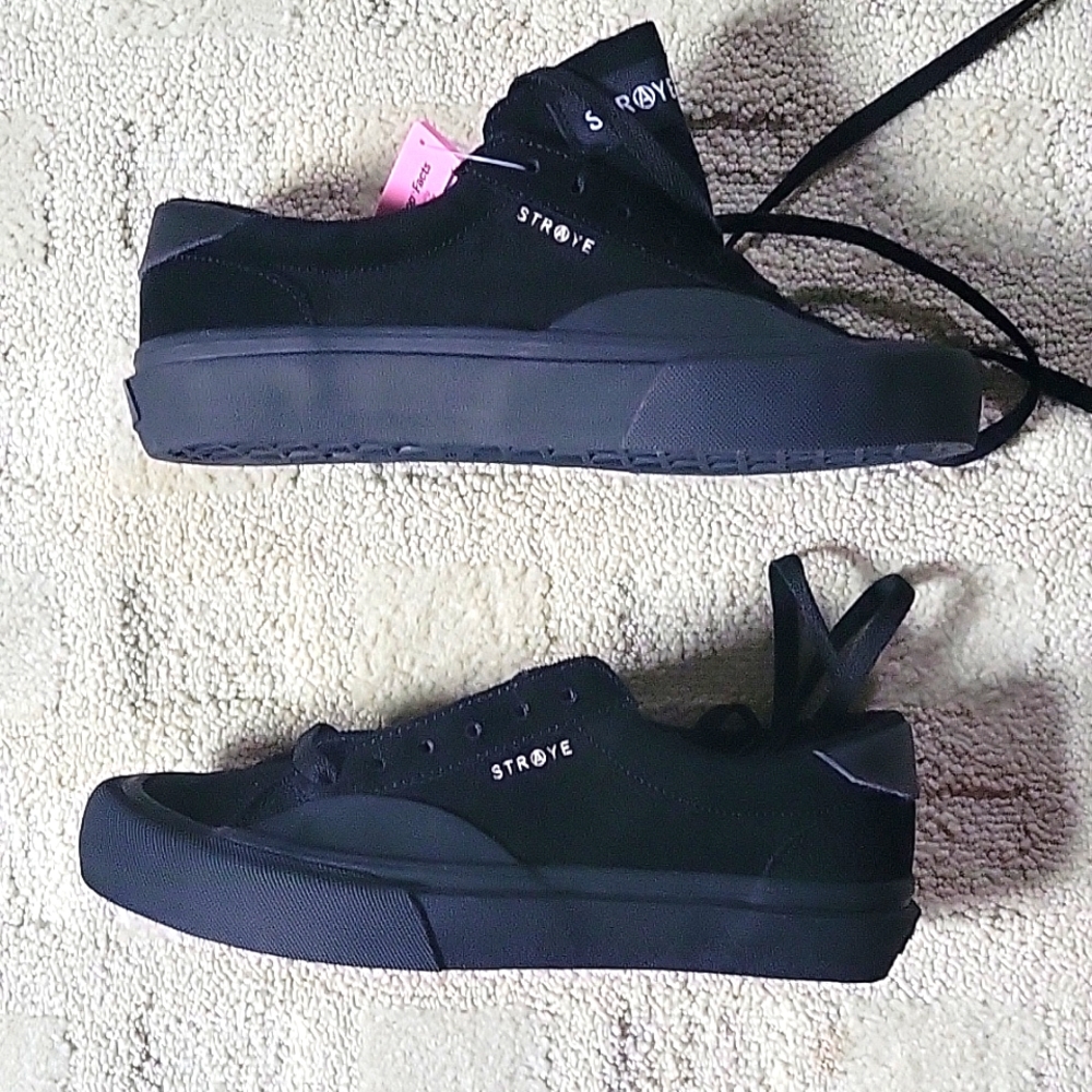 Brand new Straye Unisex Sneakers